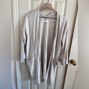 Two Days Off Mioko duster size L in mushroom. 100% linen.